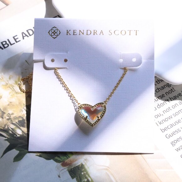 Kendra Scott Ari Heart Gold Dichroic Glass Necklace - Picture 1 of 2